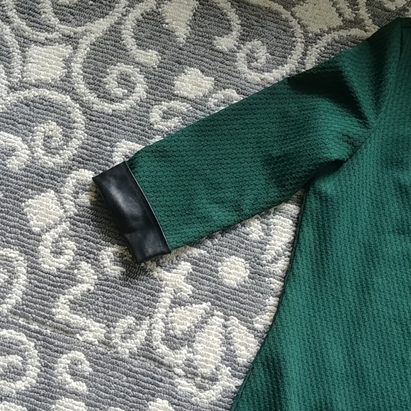 2/$16 CLEO ¾ SLEEVE & SLEEVELESS TOP - Picture 4 of 15